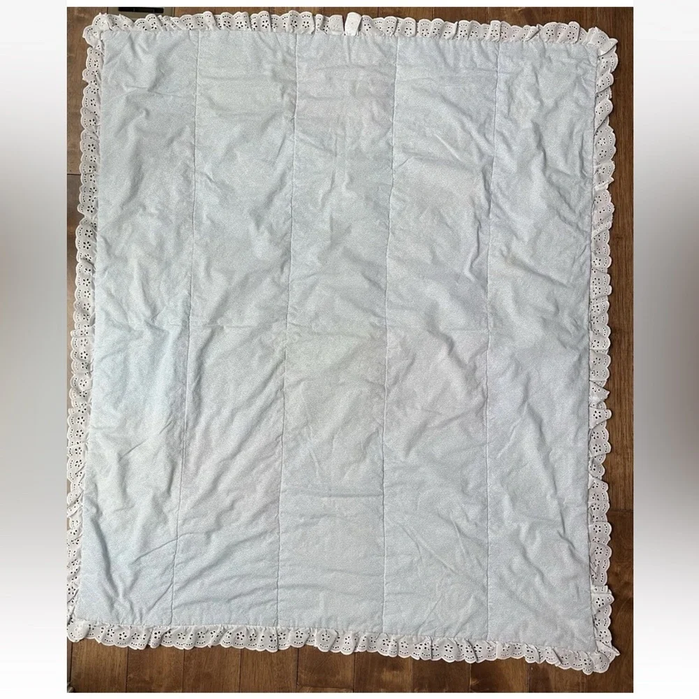 Vintage Handmade Baby Quilt Blanket with Eyelet Trim Approx 43